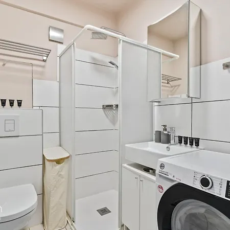 Fully Furnished Near Station! Appartement