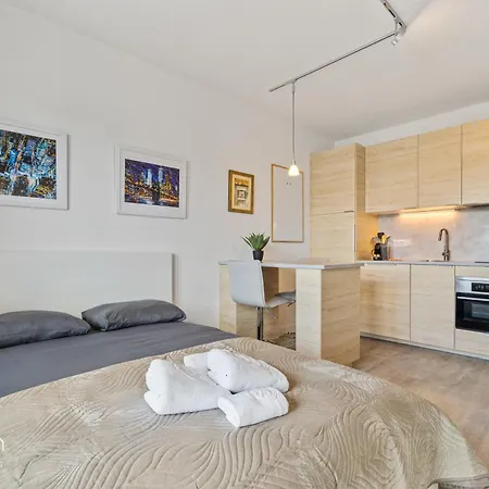 Fully Furnished Near Station!